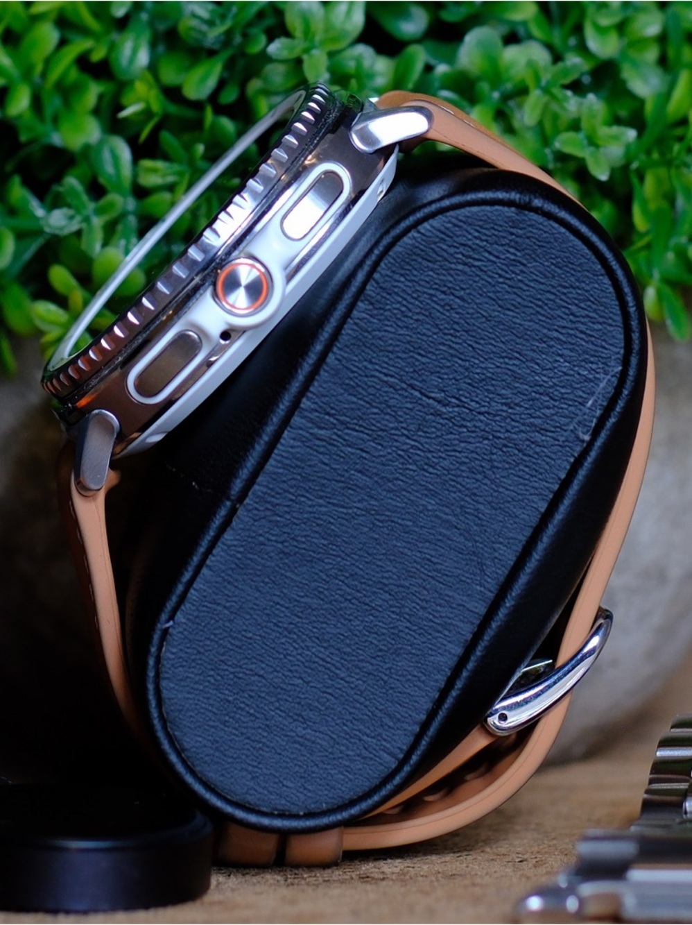 Samsung Galaxy Watch 8 Classic 46mm Silver/White | Rotating Bezel + 3 Bands - Picture 3 of 9
